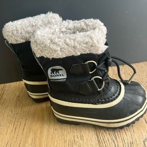 Sorel boots for toddler, size 8